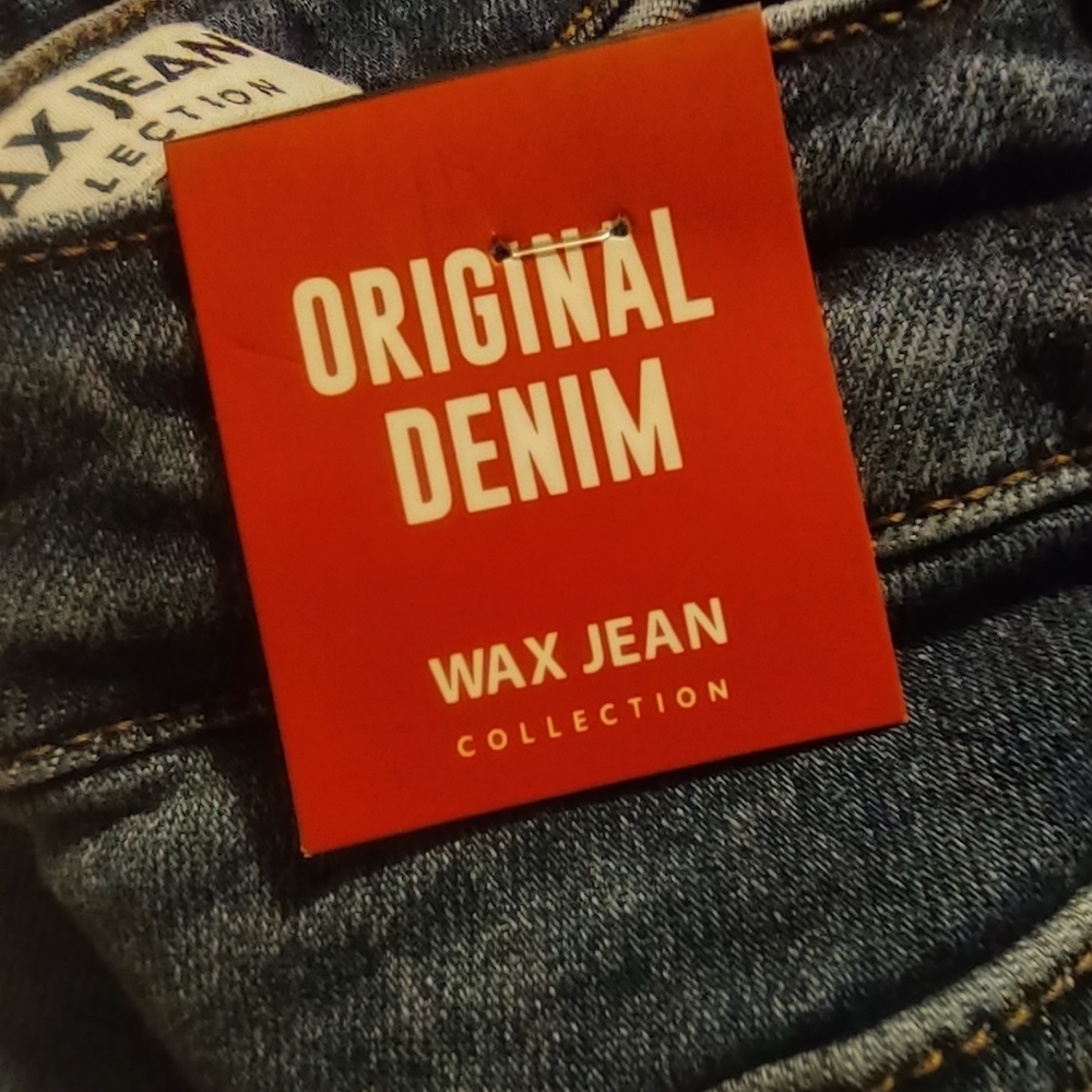 High Waisted 5 Pocket Frayed Hem Denim Shorts - Picture 5 of 9